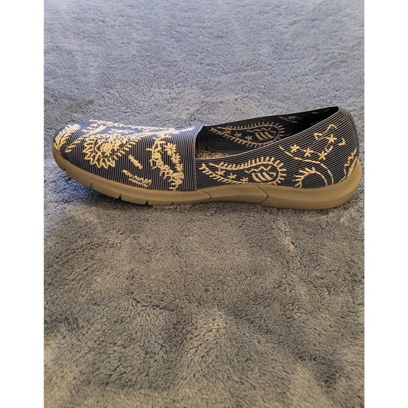 Bare Traps Women's Slip-on Cloth Shoes sz. 10M Blue Paisley - Picture 6 of 11